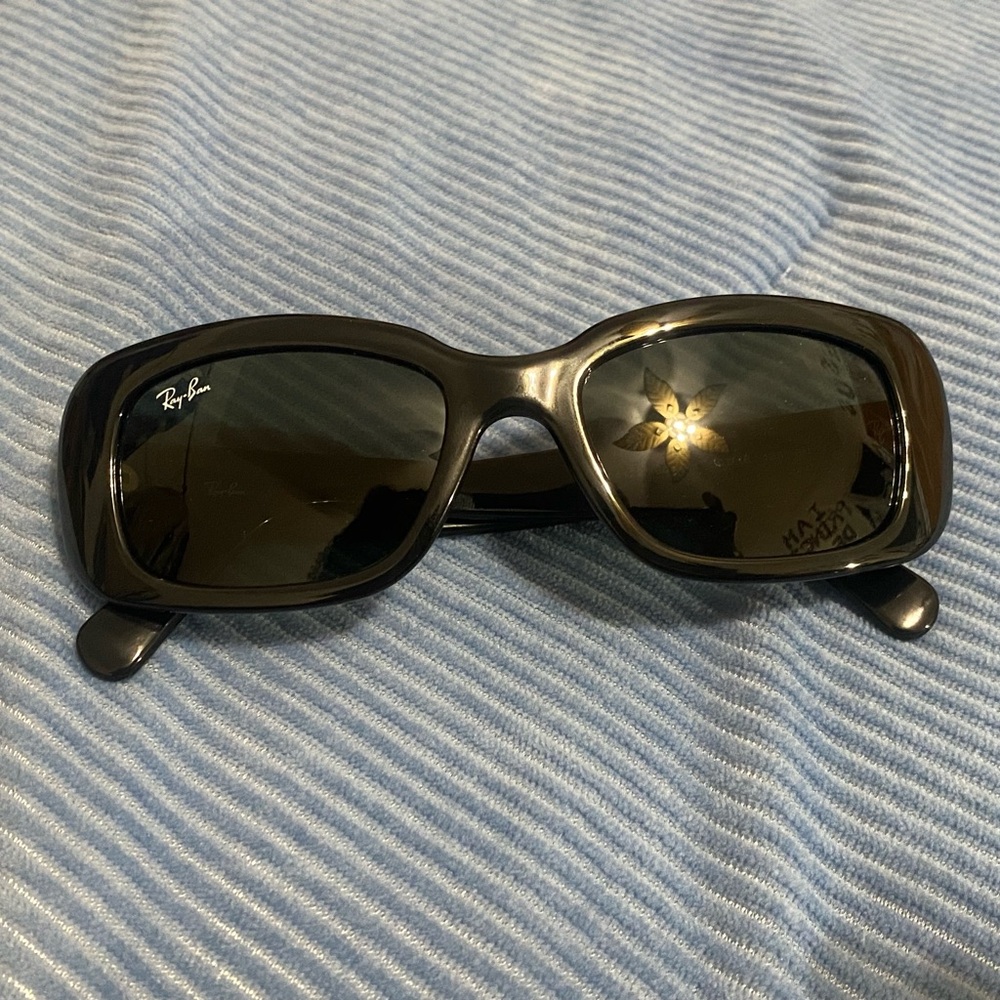 Ray•Ban sunglasses (Style No. RB 4122) - Picture 7 of 16